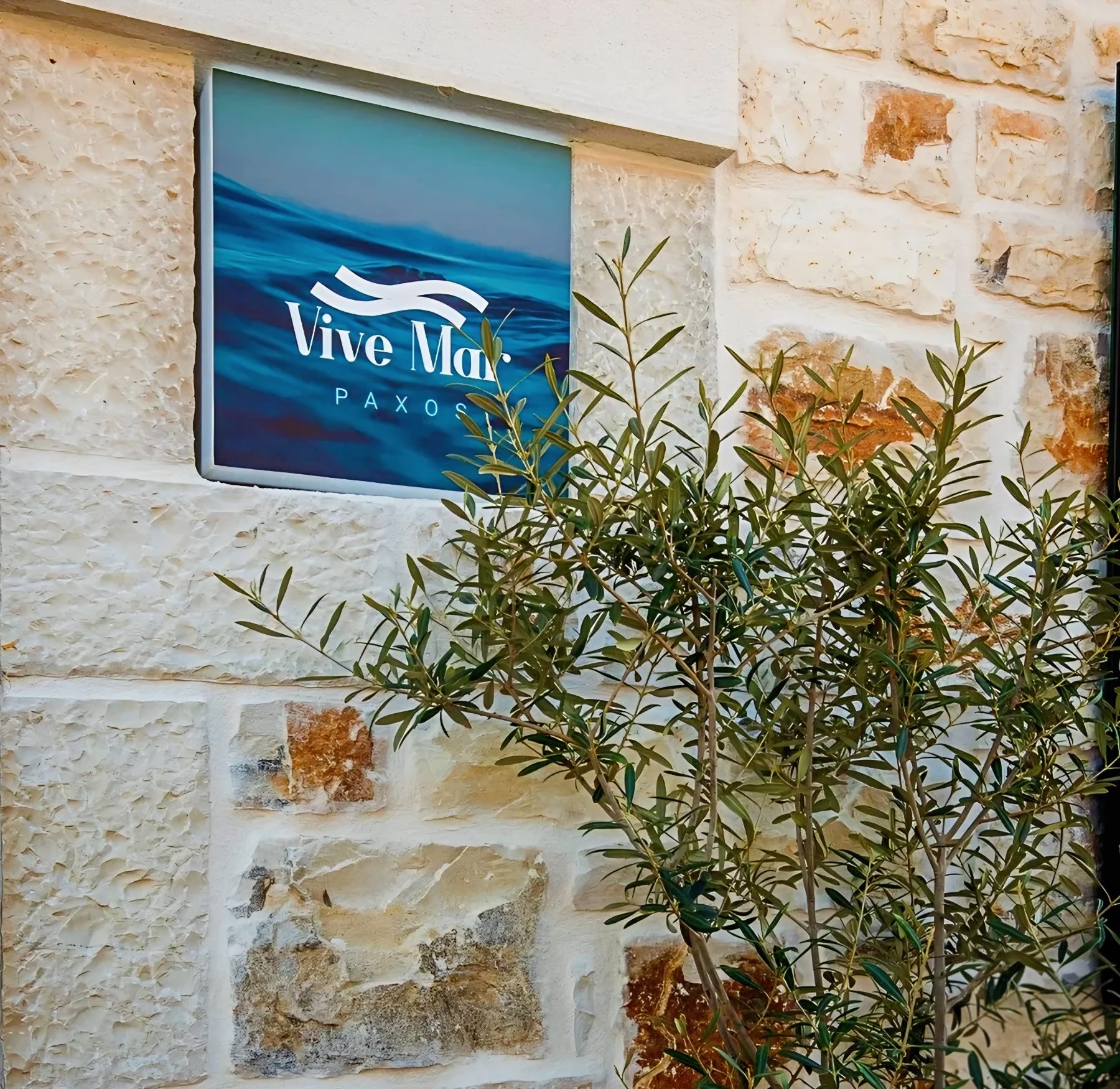 Vive Mar Paxos sign on the stone facade